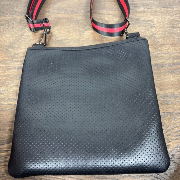 HAUTE SHORE Peyton Belli Neoprene Crossbody Messenger Bag Black EUC - Picture 3 of 6